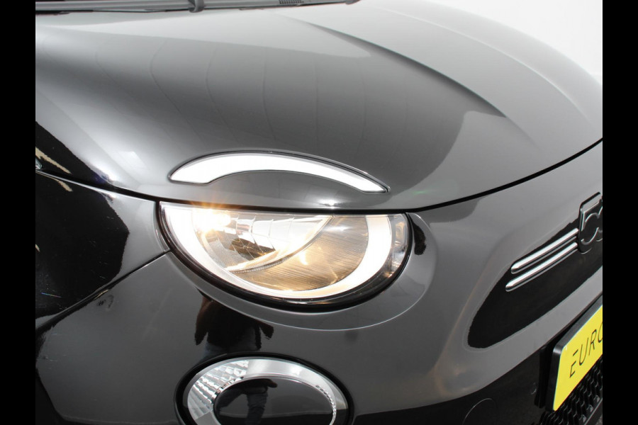 Fiat 500E Icon 42 kWh Navigatie Apple CarPlay Android Auto Camera Parkeerhulp Adaptive Cruise Control Stoelverwarming Climate Control Lichtmetalen velgen