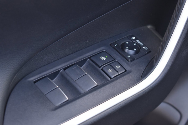 Toyota RAV4 2.5 Hybrid | CAMERA | LEDER | APPLE CARPLAY | STOELVERWARMING | ANDROID AUTO