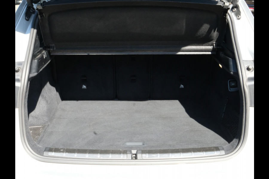 BMW X1 sDrive18i High Executive Edition 140 PK | Afneembare Trekhaak | Dealeronderhouden | Lederen Bekleding | Stoelverwarming | Camera | Head-Up display | Elektrische Klep | LED |