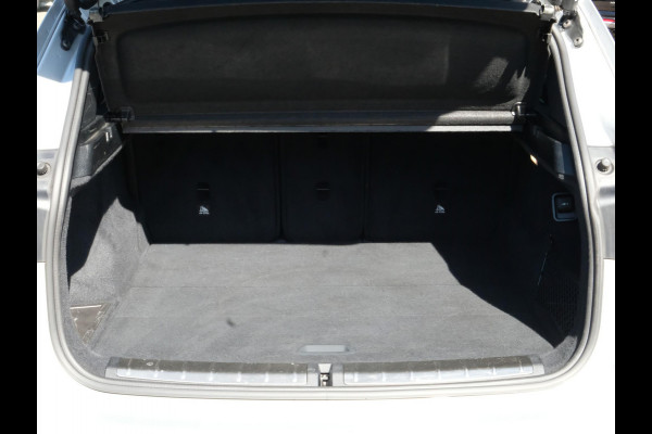 BMW X1 sDrive18i High Executive Edition 140 PK | Afneembare Trekhaak | Dealeronderhouden | Lederen Bekleding | Stoelverwarming | Camera | Head-Up display | Elektrische Klep | LED |