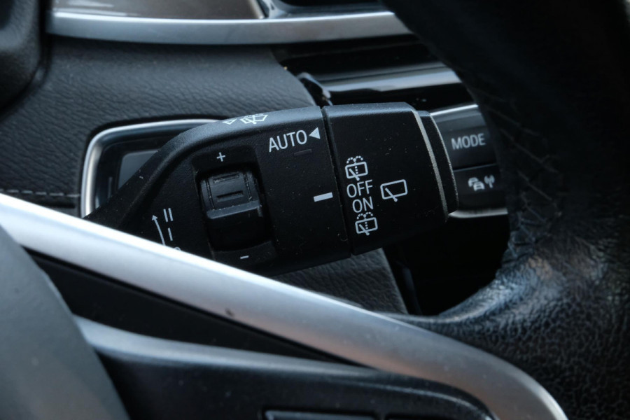 BMW X1 sDrive18i High Executive Edition 140 PK | Afneembare Trekhaak | Dealeronderhouden | Lederen Bekleding | Stoelverwarming | Camera | Head-Up display | Elektrische Klep | LED |