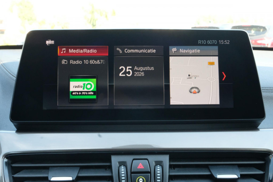 BMW X1 sDrive18i High Executive Edition 140 PK | Afneembare Trekhaak | Dealeronderhouden | Lederen Bekleding | Stoelverwarming | Camera | Head-Up display | Elektrische Klep | LED |
