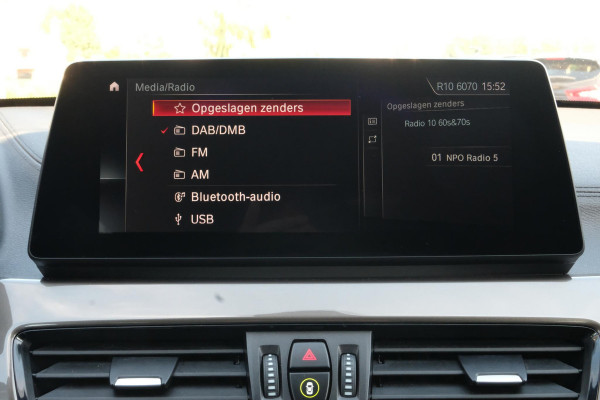 BMW X1 sDrive18i High Executive Edition 140 PK | Afneembare Trekhaak | Dealeronderhouden | Lederen Bekleding | Stoelverwarming | Camera | Head-Up display | Elektrische Klep | LED |