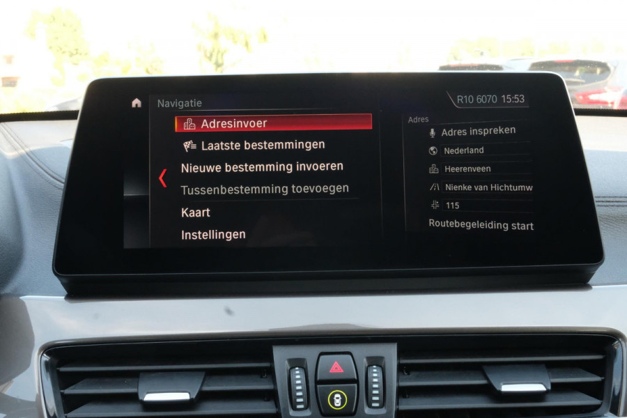 BMW X1 sDrive18i High Executive Edition 140 PK | Afneembare Trekhaak | Dealeronderhouden | Lederen Bekleding | Stoelverwarming | Camera | Head-Up display | Elektrische Klep | LED |