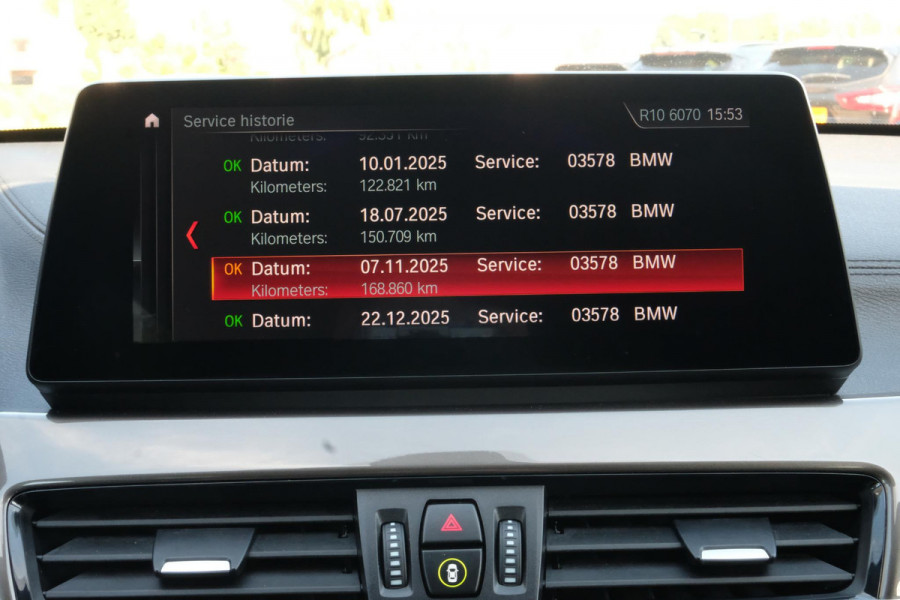 BMW X1 sDrive18i High Executive Edition 140 PK | Afneembare Trekhaak | Dealeronderhouden | Lederen Bekleding | Stoelverwarming | Camera | Head-Up display | Elektrische Klep | LED |