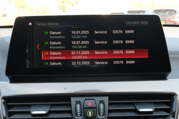 BMW X1 sDrive18i High Executive Edition 140 PK | Afneembare Trekhaak | Dealeronderhouden | Lederen Bekleding | Stoelverwarming | Camera | Head-Up display | Elektrische Klep | LED |