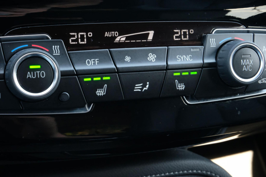 BMW X1 sDrive18i High Executive Edition 140 PK | Afneembare Trekhaak | Dealeronderhouden | Lederen Bekleding | Stoelverwarming | Camera | Head-Up display | Elektrische Klep | LED |