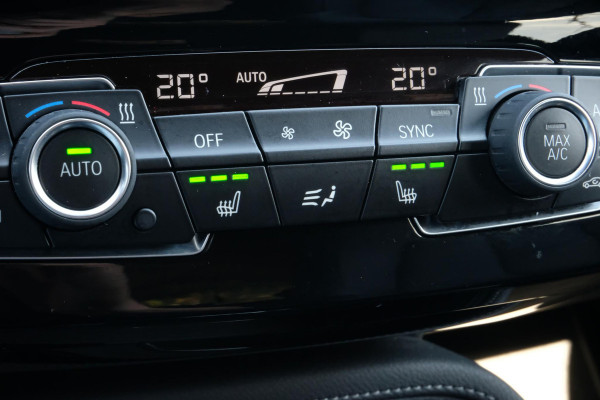 BMW X1 sDrive18i High Executive Edition 140 PK | Afneembare Trekhaak | Dealeronderhouden | Lederen Bekleding | Stoelverwarming | Camera | Head-Up display | Elektrische Klep | LED |
