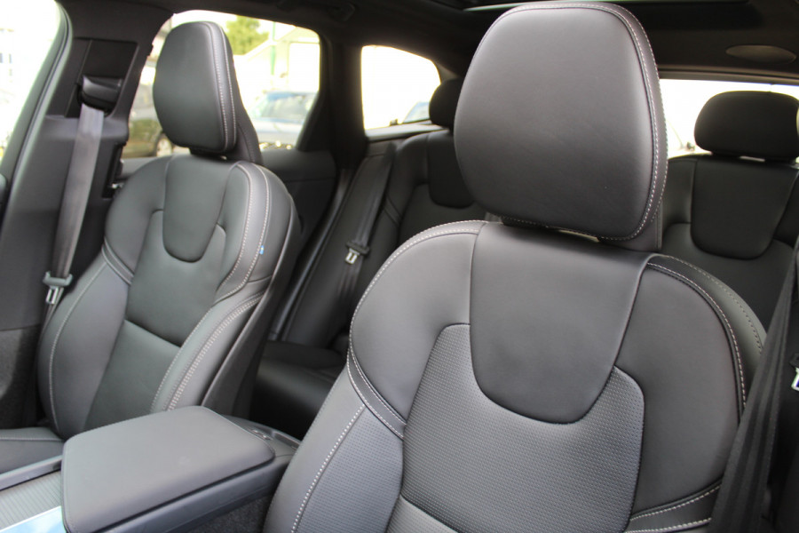Volvo XC60 2.0 T6 Ultra Black Edition | B&W | Luchtvering | 22" | Massage | Full | UNIEK! | Facelift