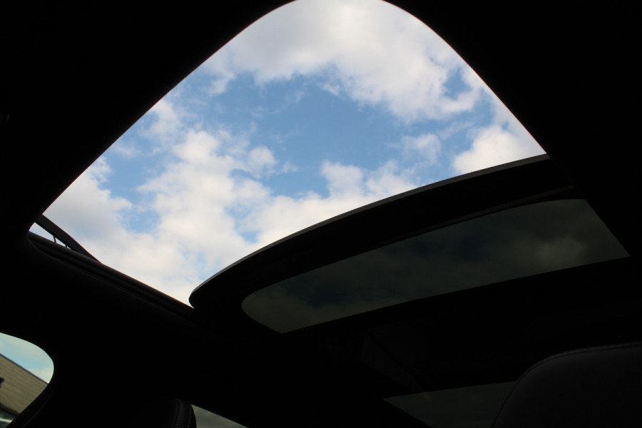 Volvo XC60 2.0 T6 Ultra Black Edition | B&W | Luchtvering | 22" | Massage | Full | UNIEK! | Facelift