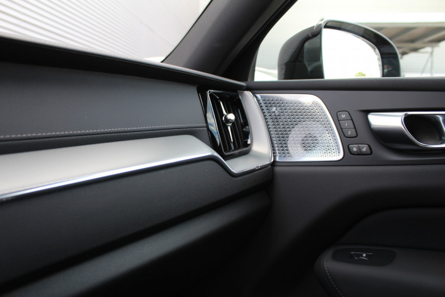 Volvo XC60 2.0 T6 Ultra Black Edition | B&W | Luchtvering | 22" | Massage | Full | UNIEK! | Facelift