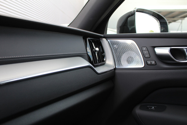 Volvo XC60 2.0 T6 Ultra Black Edition | B&W | Luchtvering | 22" | Massage | Full | UNIEK! | Facelift