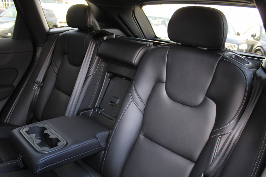 Volvo XC60 2.0 T6 Ultra Black Edition | B&W | Luchtvering | 22" | Massage | Full | UNIEK! | Facelift