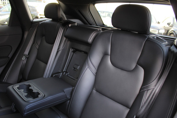 Volvo XC60 2.0 T6 Ultra Black Edition | B&W | Luchtvering | 22" | Massage | Full | UNIEK! | Facelift