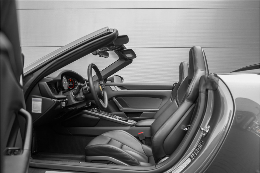Porsche 911 Cabrio 3.0 Carrera NL-Auto Sportuitlaat Sportstoelen Plus 21"