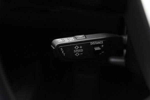 Audi e-tron e-tron 50 quattro Launch edition plus 71 kWh / SoH 90,2% / Panoramadak / Camera / Leder / 20'' / Luchtvering / Parkeerhulp V+A / ACC / Navigatie / Stoelverwarming