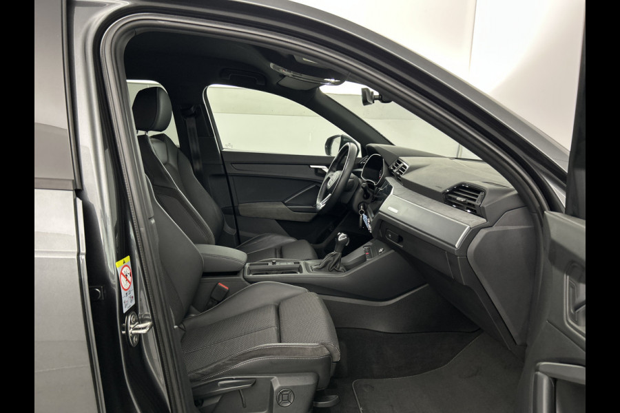 Audi Q3 45 TFSIe 245 PK S-Line Black Ed. Adapt.Cruise/Dodehoek/Carplay/LED+