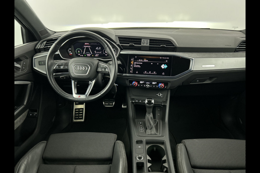 Audi Q3 45 TFSIe 245 PK S-Line Black Ed. Adapt.Cruise/Dodehoek/Carplay/LED+