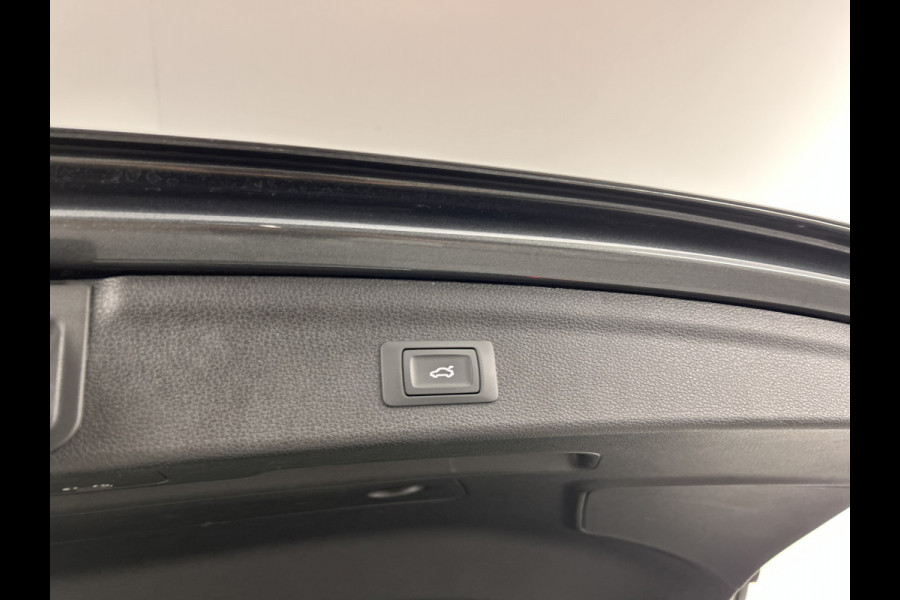 Audi Q3 45 TFSIe 245 PK S-Line Black Ed. Adapt.Cruise/Dodehoek/Carplay/LED+