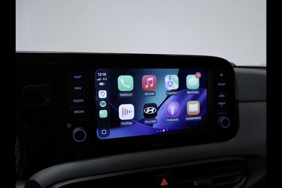 Hyundai i10 1.0 Premium Sport (APPLE CARPLAY,NAVI,CAMERA,STOEL/STUUR VERWARMING,LED,GETINT,CLIMATE,CRUISE,SPORTSTOELEN,LM VELGEN)