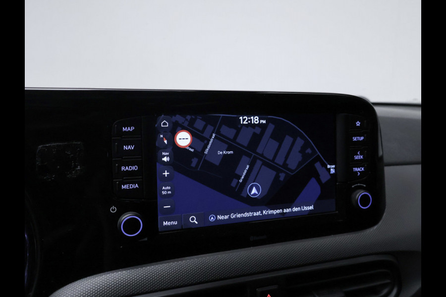 Hyundai i10 1.0 Premium Sport (APPLE CARPLAY,NAVI,CAMERA,STOEL/STUUR VERWARMING,LED,GETINT,CLIMATE,CRUISE,SPORTSTOELEN,LM VELGEN)
