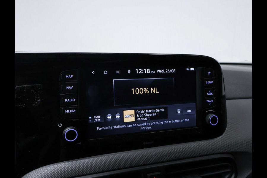 Hyundai i10 1.0 Premium Sport (APPLE CARPLAY,NAVI,CAMERA,STOEL/STUUR VERWARMING,LED,GETINT,CLIMATE,CRUISE,SPORTSTOELEN,LM VELGEN)