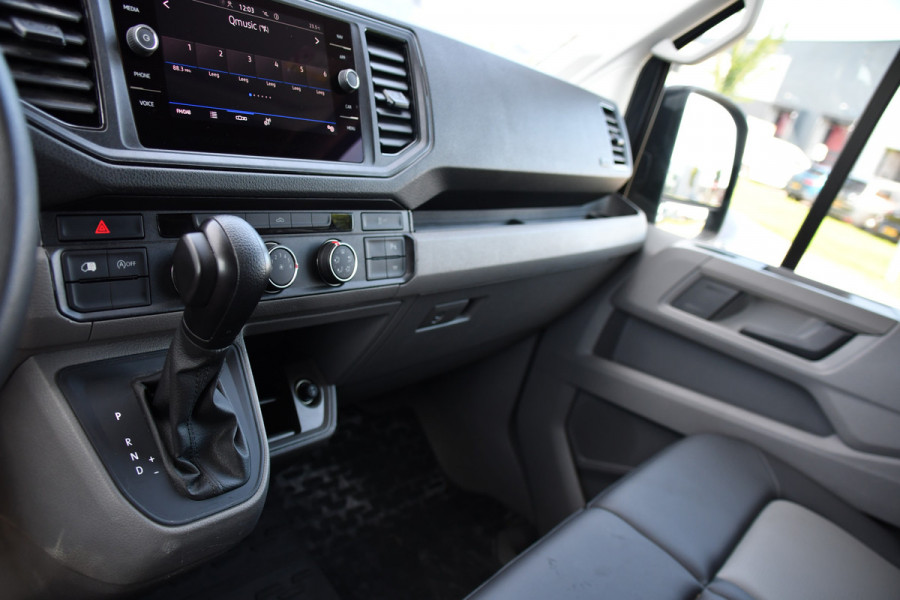Volkswagen Crafter 35 2.0 TDI L3H3 PB Edition Camera, Cruise, Carplay, LED, Automaat, Sensoren, 140pk, Trekhaak, Multimedia, Uniek!