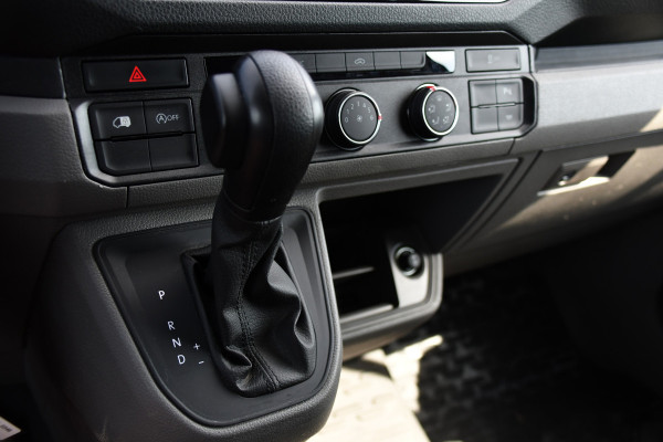 Volkswagen Crafter 35 2.0 TDI L3H3 PB Edition Camera, Cruise, Carplay, LED, Automaat, Sensoren, 140pk, Trekhaak, Multimedia, Uniek!