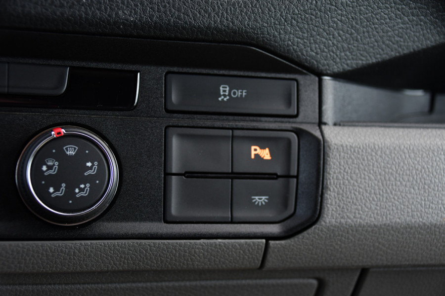 Volkswagen Crafter 35 2.0 TDI L3H3 PB Edition Camera, Cruise, Carplay, LED, Automaat, Sensoren, 140pk, Trekhaak, Multimedia, Uniek!