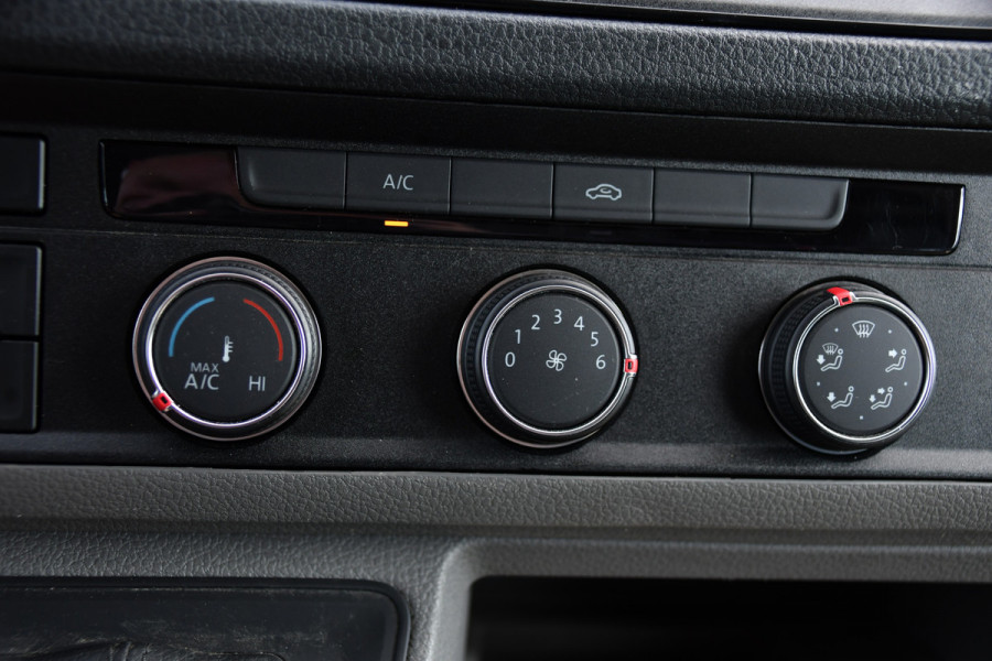Volkswagen Crafter 35 2.0 TDI L3H3 PB Edition Camera, Cruise, Carplay, LED, Automaat, Sensoren, 140pk, Trekhaak, Multimedia, Uniek!
