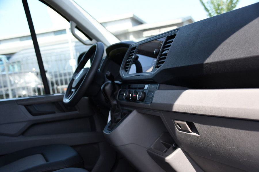 Volkswagen Crafter 35 2.0 TDI L3H3 PB Edition Camera, Cruise, Carplay, LED, Automaat, Sensoren, 140pk, Trekhaak, Multimedia, Uniek!