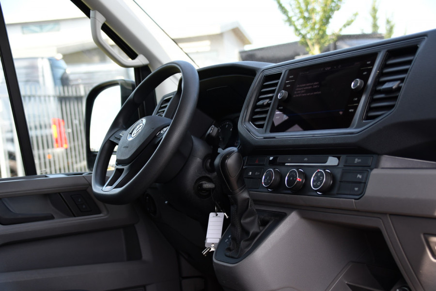 Volkswagen Crafter 35 2.0 TDI L3H3 PB Edition Camera, Cruise, Carplay, LED, Automaat, Sensoren, 140pk, Trekhaak, Multimedia, Uniek!