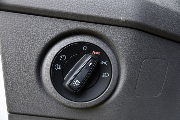 Volkswagen Crafter 35 2.0 TDI L3H3 PB Edition Camera, Cruise, Carplay, LED, Automaat, Sensoren, 140pk, Trekhaak, Multimedia, Uniek!
