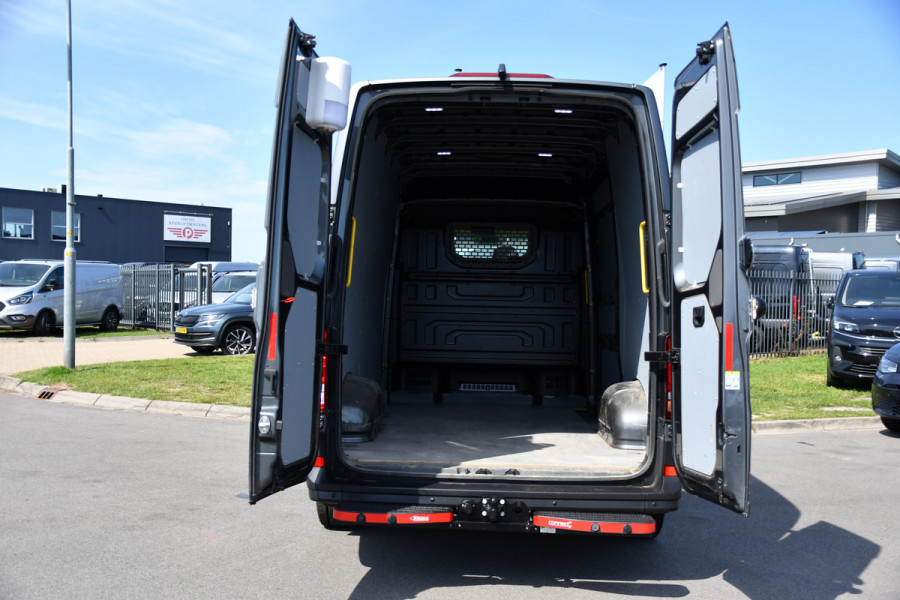 Volkswagen Crafter 35 2.0 TDI L3H3 PB Edition Camera, Cruise, Carplay, LED, Automaat, Sensoren, 140pk, Trekhaak, Multimedia, Uniek!