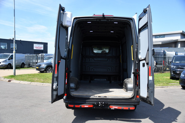 Volkswagen Crafter 35 2.0 TDI L3H3 PB Edition Camera, Cruise, Carplay, LED, Automaat, Sensoren, 140pk, Trekhaak, Multimedia, Uniek!