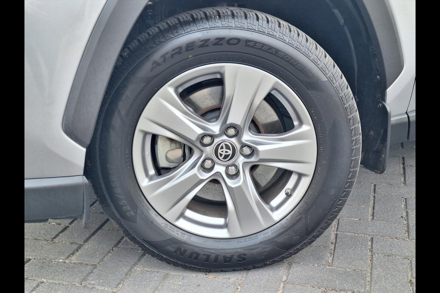 Toyota RAV4 Hybrid 220 AWD Dynamic | Stoelverwarming, Groot scherm, Parkeersensoren, Licht + Regensensor, 1650KG Trekgewicht