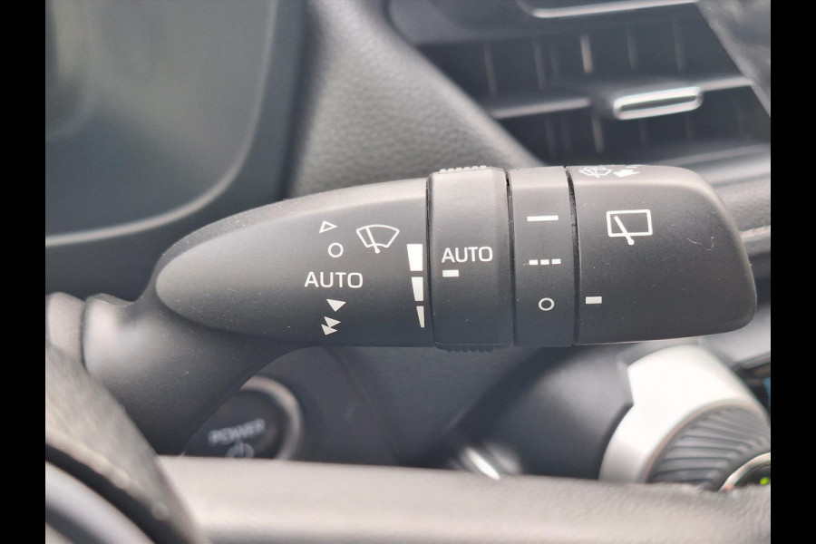 Toyota RAV4 Hybrid 220 AWD Dynamic | Stoelverwarming, Groot scherm, Parkeersensoren, Licht + Regensensor, 1650KG Trekgewicht