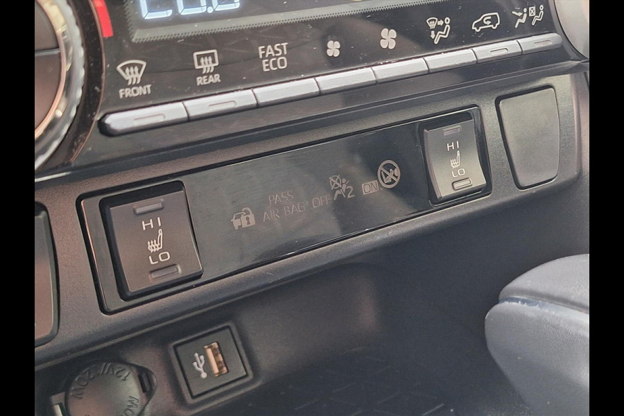 Toyota RAV4 Hybrid 220 AWD Dynamic | Stoelverwarming, Groot scherm, Parkeersensoren, Licht + Regensensor, 1650KG Trekgewicht