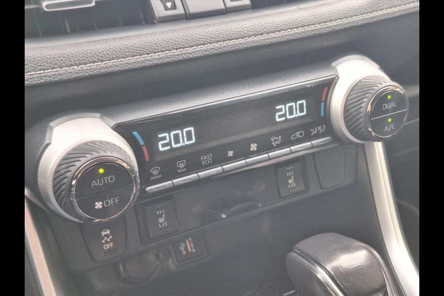 Toyota RAV4 Hybrid 220 AWD Dynamic | Stoelverwarming, Groot scherm, Parkeersensoren, Licht + Regensensor, 1650KG Trekgewicht