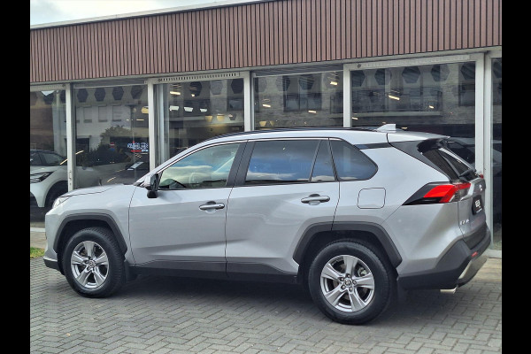 Toyota RAV4 Hybrid 220 AWD Dynamic | Stoelverwarming, Groot scherm, Parkeersensoren, Licht + Regensensor, 1650KG Trekgewicht