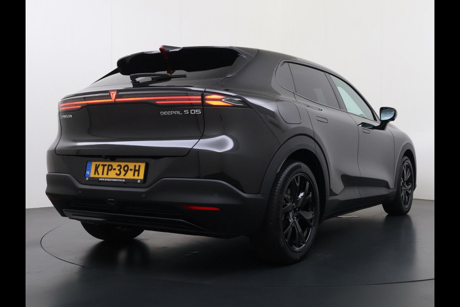 Changan Deepal S05 EV LHD VAN: 42.900,- VOOR: 39.440,- UW HERFSTVOORDEEL: 3.460,- MAX 200KW | 68.8 kwh | NIEUWE AUTO | PANORAMADAK | 20" LMV | 360° CAMERA | HEAD-UP DISPLAY | LEDEREN BEKLEDING | STOELVERWARMING | FULL OPTIONS | FABRIEKSGARANTIE T/M 2033 |