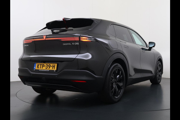 Changan Deepal S05 EV LHD VAN: 42.900,- VOOR: 39.440,- UW HERFSTVOORDEEL: 3.460,- MAX 200KW | 68.8 kwh | NIEUWE AUTO | PANORAMADAK | 20" LMV | 360° CAMERA | HEAD-UP DISPLAY | LEDEREN BEKLEDING | STOELVERWARMING | FULL OPTIONS | FABRIEKSGARANTIE T/M 2033 |