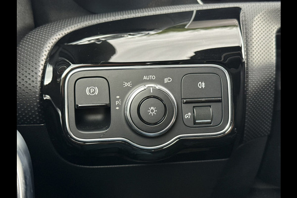 Mercedes-Benz AMG A-klasse AMG 35 4MATIC 306 PK!! Keyless Cruise Led verlichting Achteruitrijcamera Carplay Dynamic select