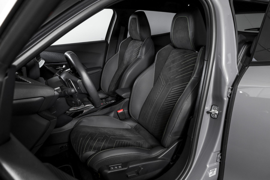 Peugeot 2008 1.2 Hybrid 145 GT - Automaat | Alcantara Pack | Drive Assist Pack | Dig. Cockpit | Adapt. Cruise | Stoelverw. | PDC | Camera | NAV + App. Connect | ECC | DAB | LM 17" | 7665