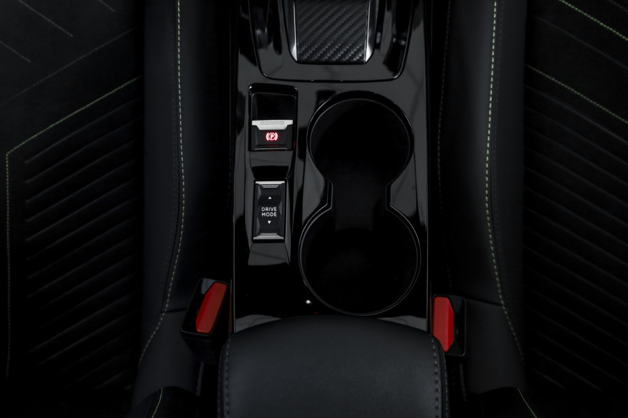 Peugeot 2008 1.2 Hybrid 145 GT - Automaat | Alcantara Pack | Drive Assist Pack | Dig. Cockpit | Adapt. Cruise | Stoelverw. | PDC | Camera | NAV + App. Connect | ECC | DAB | LM 17" | 7665