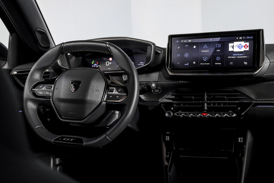 Peugeot 2008 1.2 Hybrid 145 GT - Automaat | Alcantara Pack | Drive Assist Pack | Dig. Cockpit | Adapt. Cruise | Stoelverw. | PDC | Camera | NAV + App. Connect | ECC | DAB | LM 17" | 7665