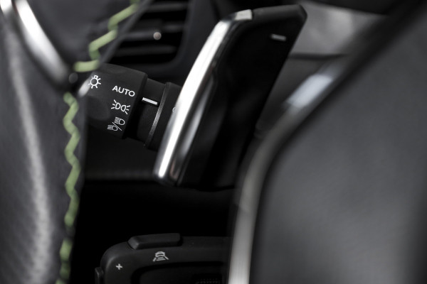 Peugeot 2008 1.2 Hybrid 145 GT - Automaat | Alcantara Pack | Drive Assist Pack | Dig. Cockpit | Adapt. Cruise | Stoelverw. | PDC | Camera | NAV + App. Connect | ECC | DAB | LM 17" | 7665