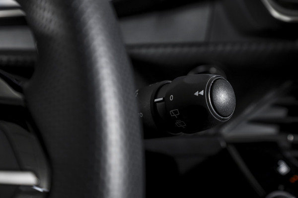 Peugeot 2008 1.2 Hybrid 145 GT - Automaat | Alcantara Pack | Drive Assist Pack | Dig. Cockpit | Adapt. Cruise | Stoelverw. | PDC | Camera | NAV + App. Connect | ECC | DAB | LM 17" | 7665