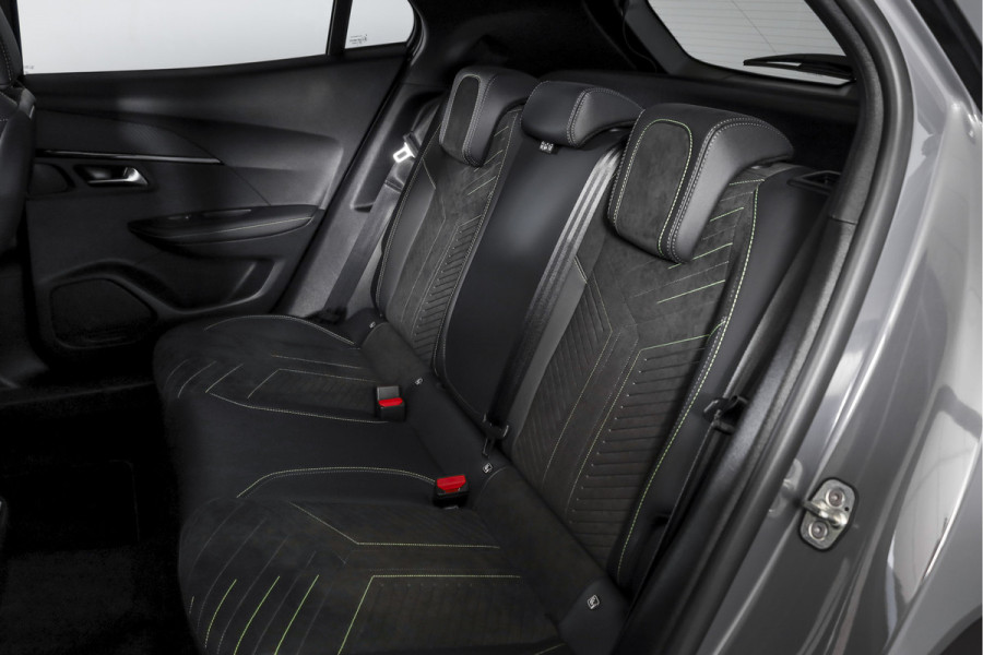 Peugeot 2008 1.2 Hybrid 145 GT - Automaat | Alcantara Pack | Drive Assist Pack | Dig. Cockpit | Adapt. Cruise | Stoelverw. | PDC | Camera | NAV + App. Connect | ECC | DAB | LM 17" | 7665