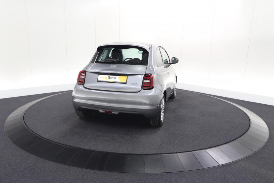Fiat 500 Urban 42 kWh | SOH 97.6% | 3 Fase Laadfunctie | Camera | Apple Carplay | Parkeersensoren